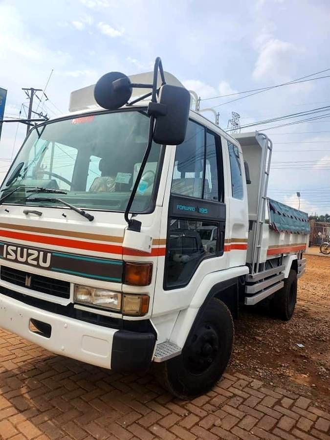 Isuzu Forward 195 tipper truck.